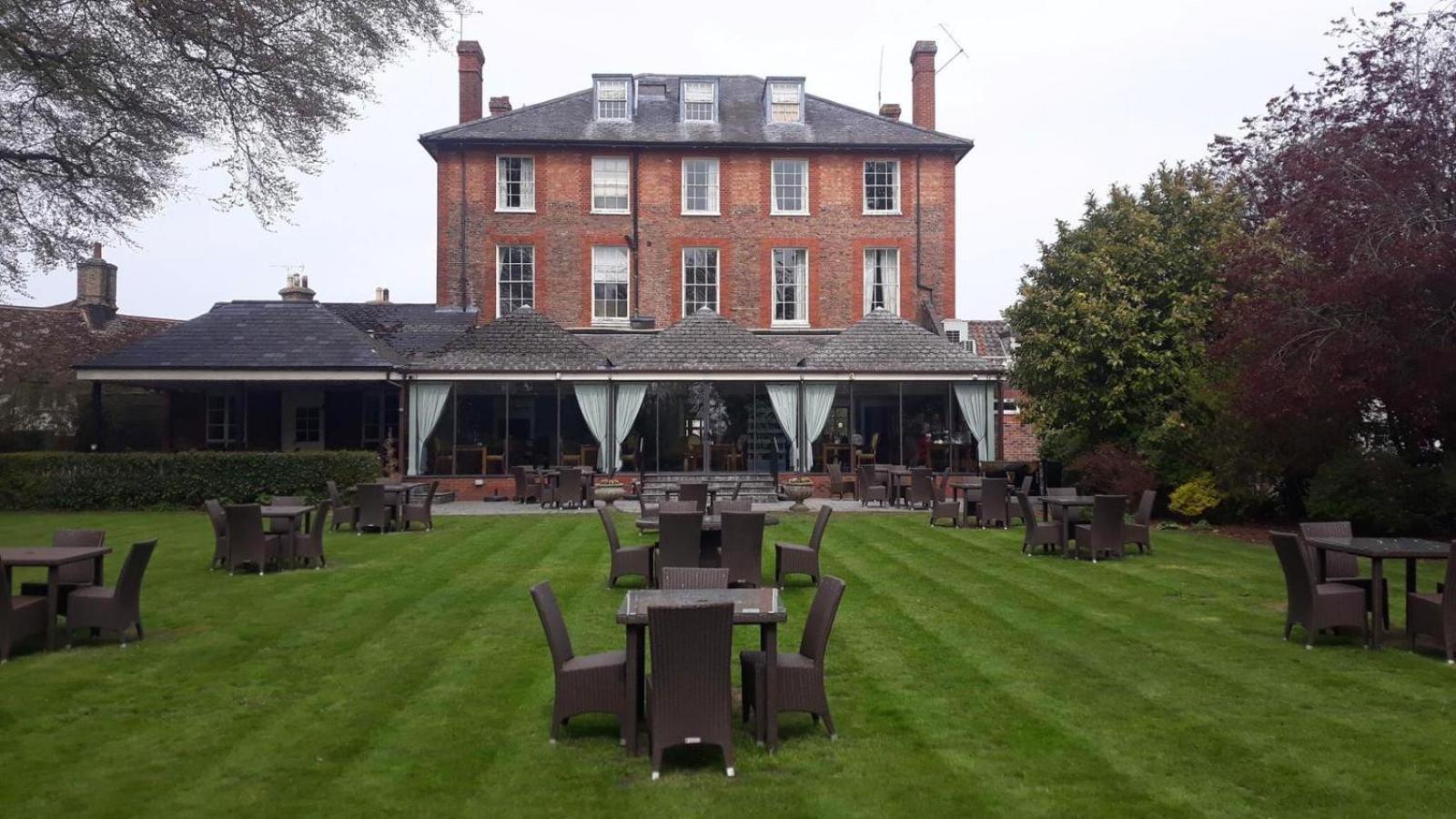 The Riverside House Hotel Mildenhall Εξωτερικό φωτογραφία