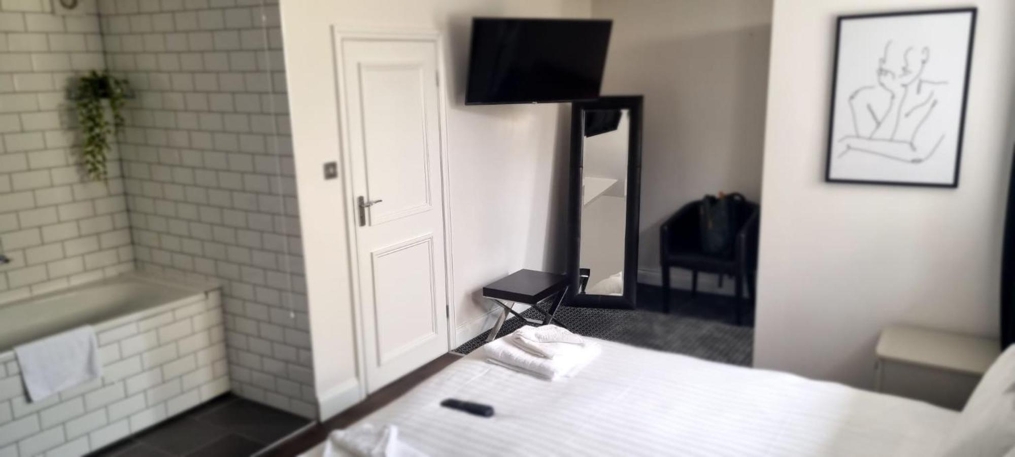 The Riverside House Hotel Mildenhall Εξωτερικό φωτογραφία
