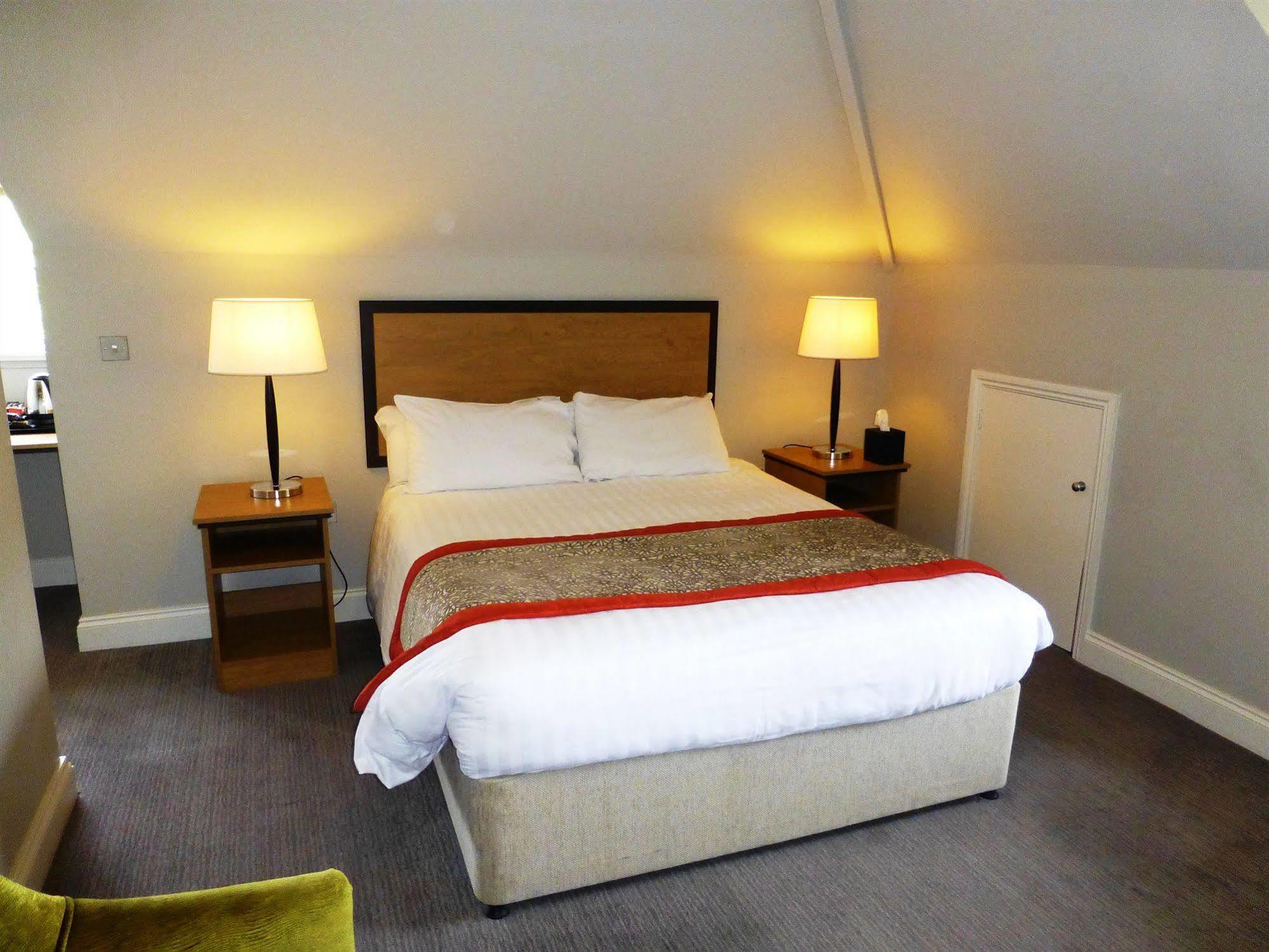 The Riverside House Hotel Mildenhall Εξωτερικό φωτογραφία